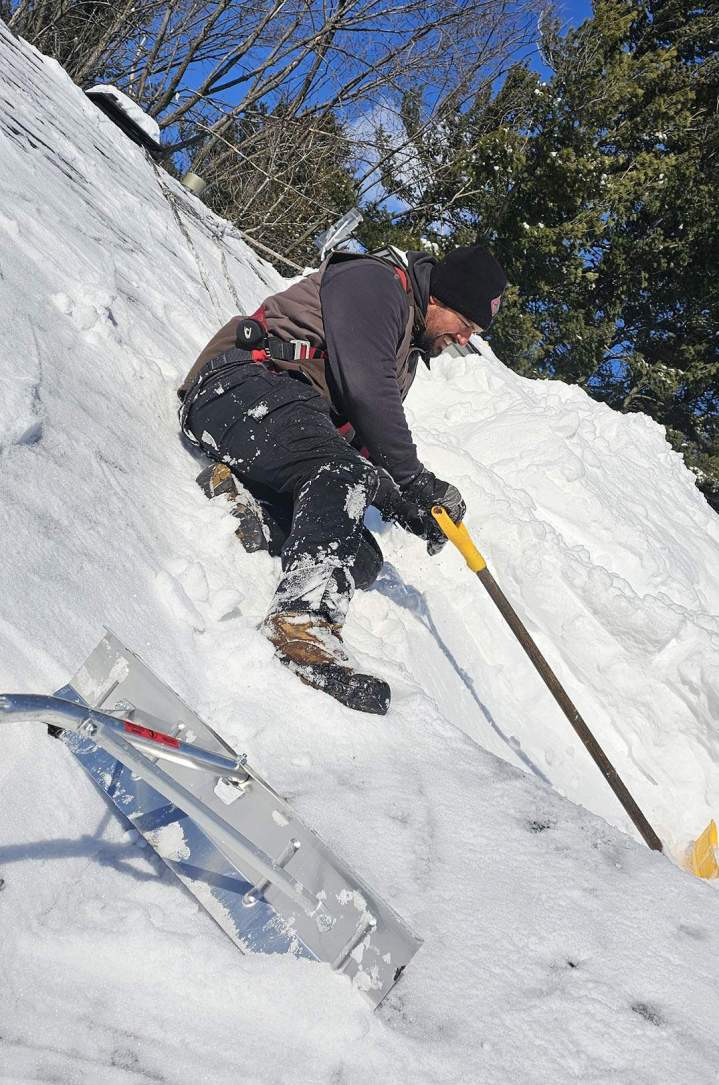 Service de déneigement de tous types de toitures