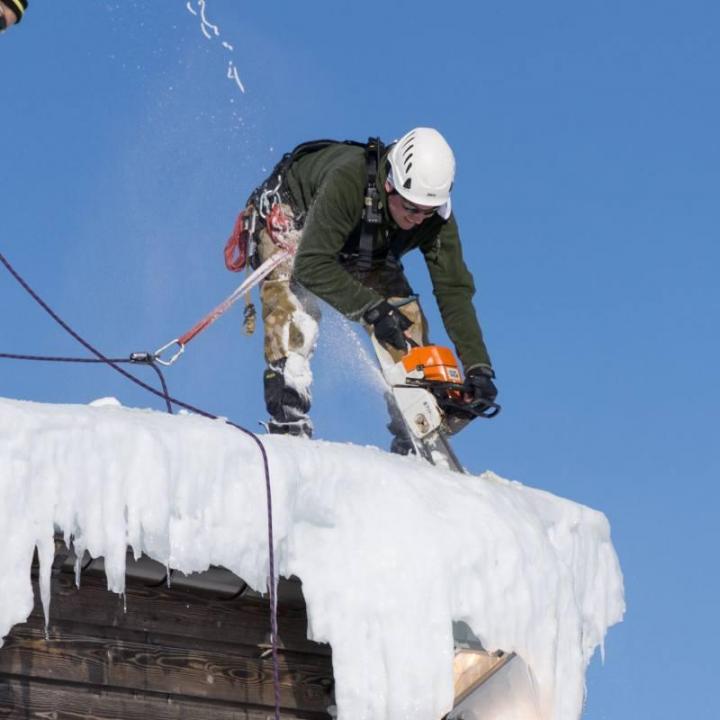Service de déneigement de tous types de toitures