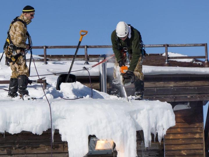 Roof Snow Removal Service Montreal South Shore