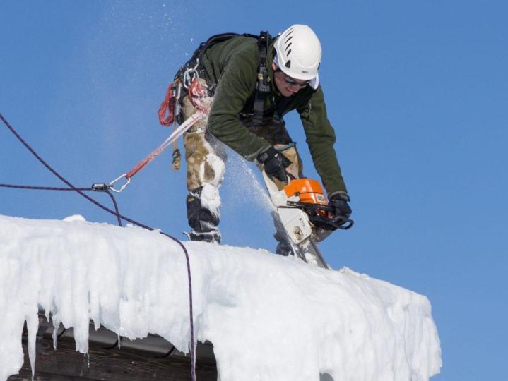 Roof Snow Removal South Shore of Montreal